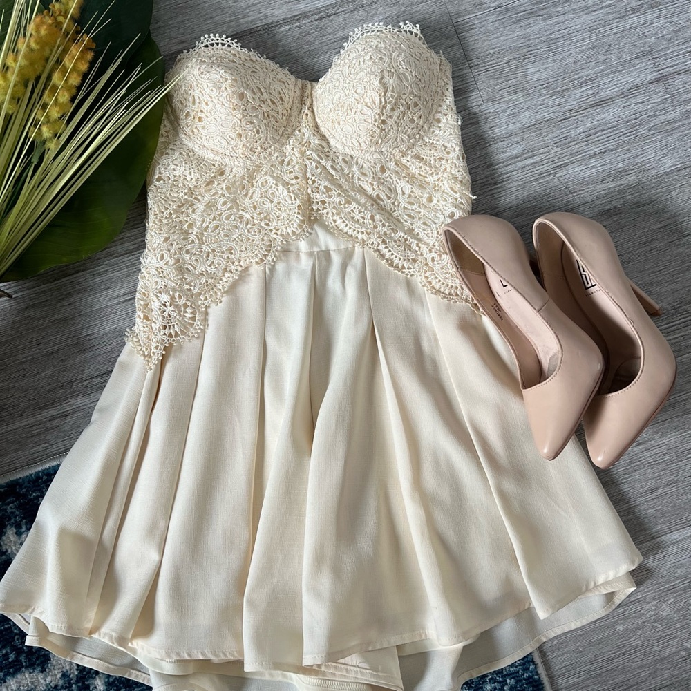Dress/Romper the bottom is shorts. Wore once perfect for bridal shower/grad.